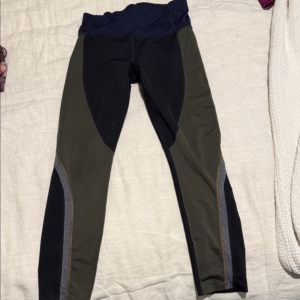 3 Tone Athleta Leggings